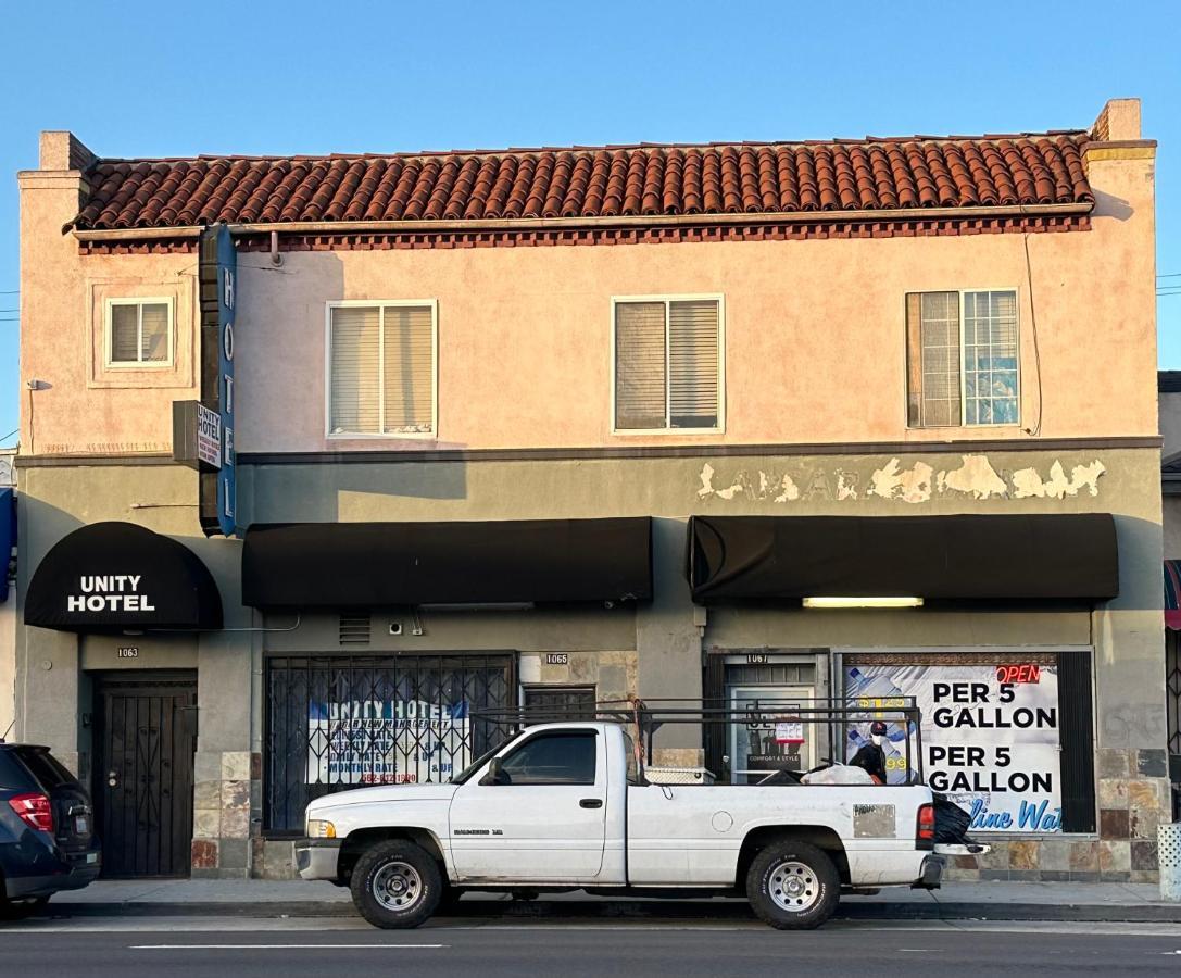 Unity - No Parking & Are Upstairs Motel *