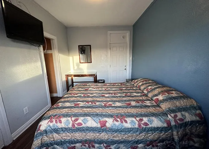 Unity Hotel - No Parking & Rooms Are Upstairs